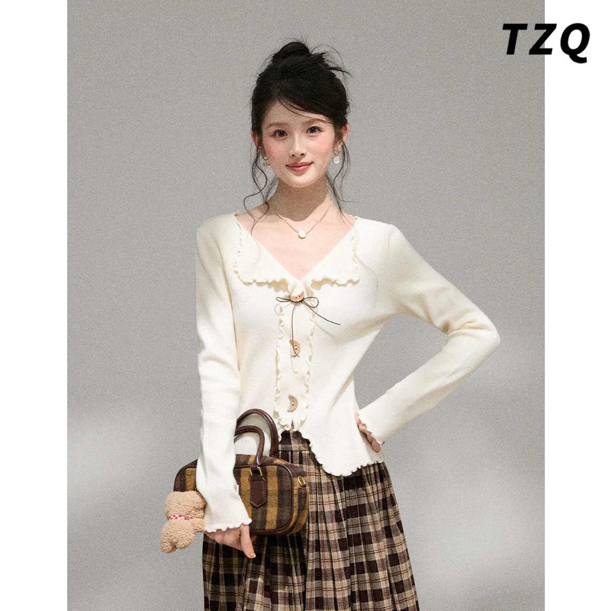 韩系木耳边V领长袖针织衫女秋季高级感不规则打底上衣TZQ25101532