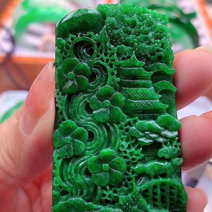 翡翠颈饰未镶嵌翡翠