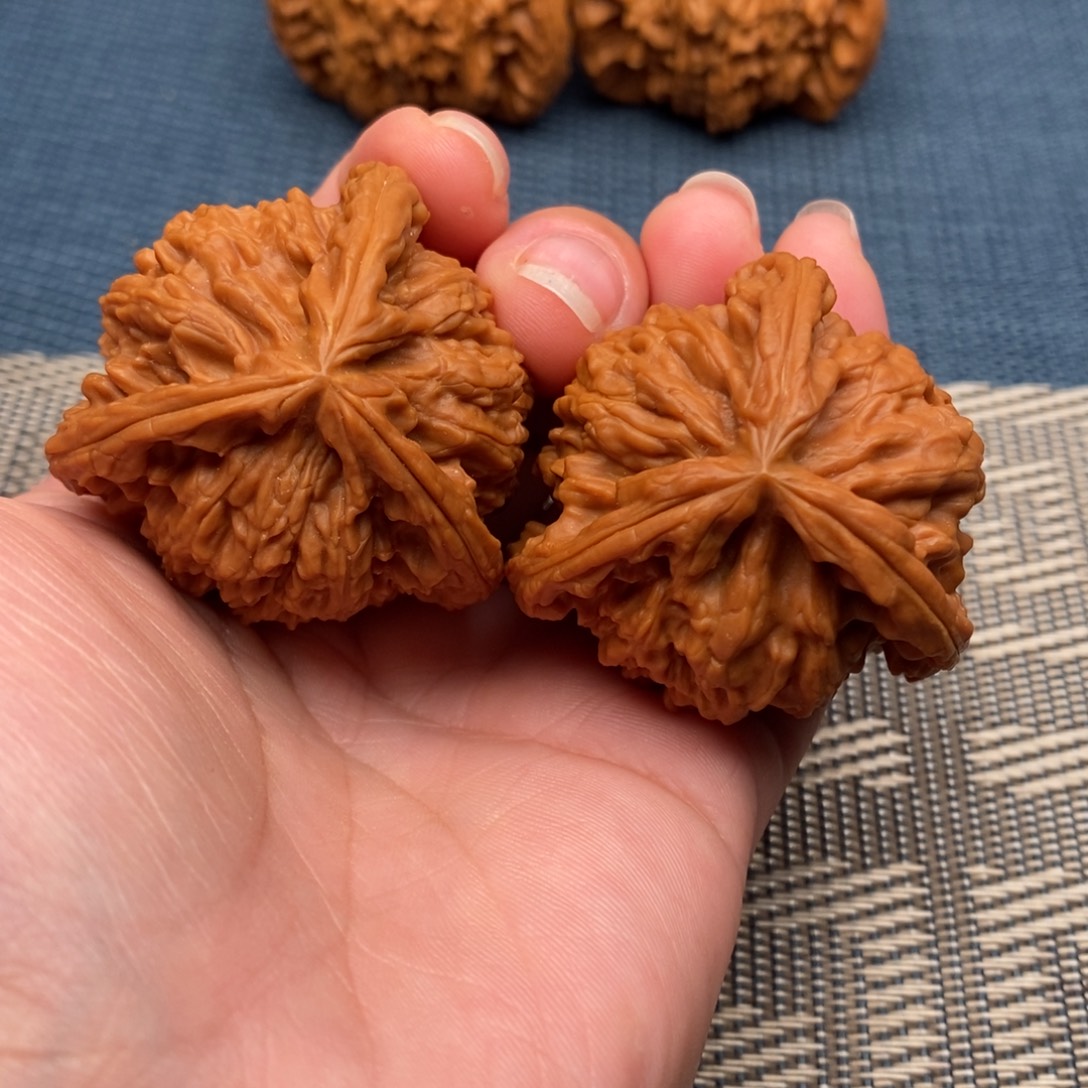 王***爷文玩核桃吊坠三棱