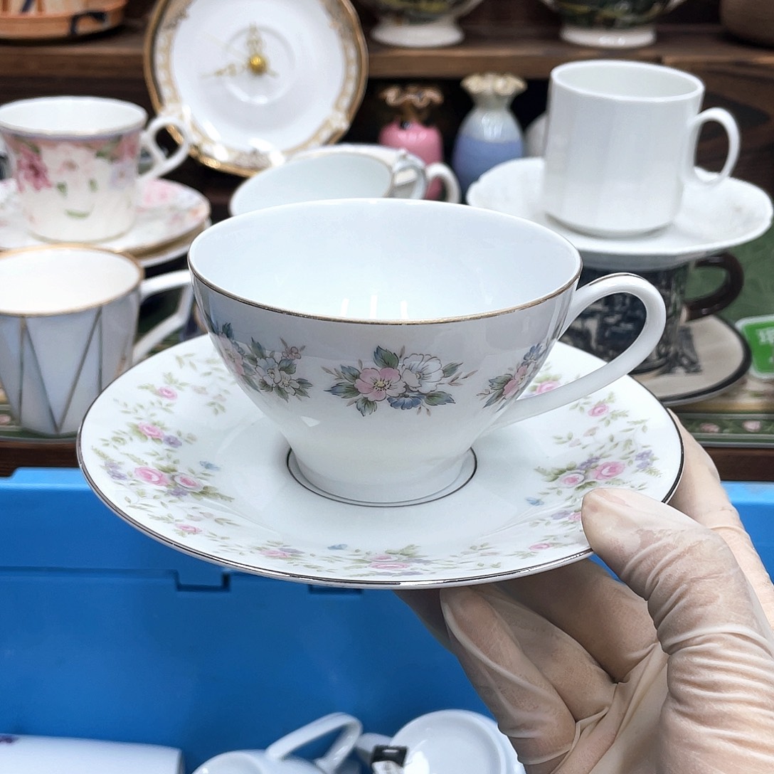 倚***石鹿屋家的美丽咖啡杯