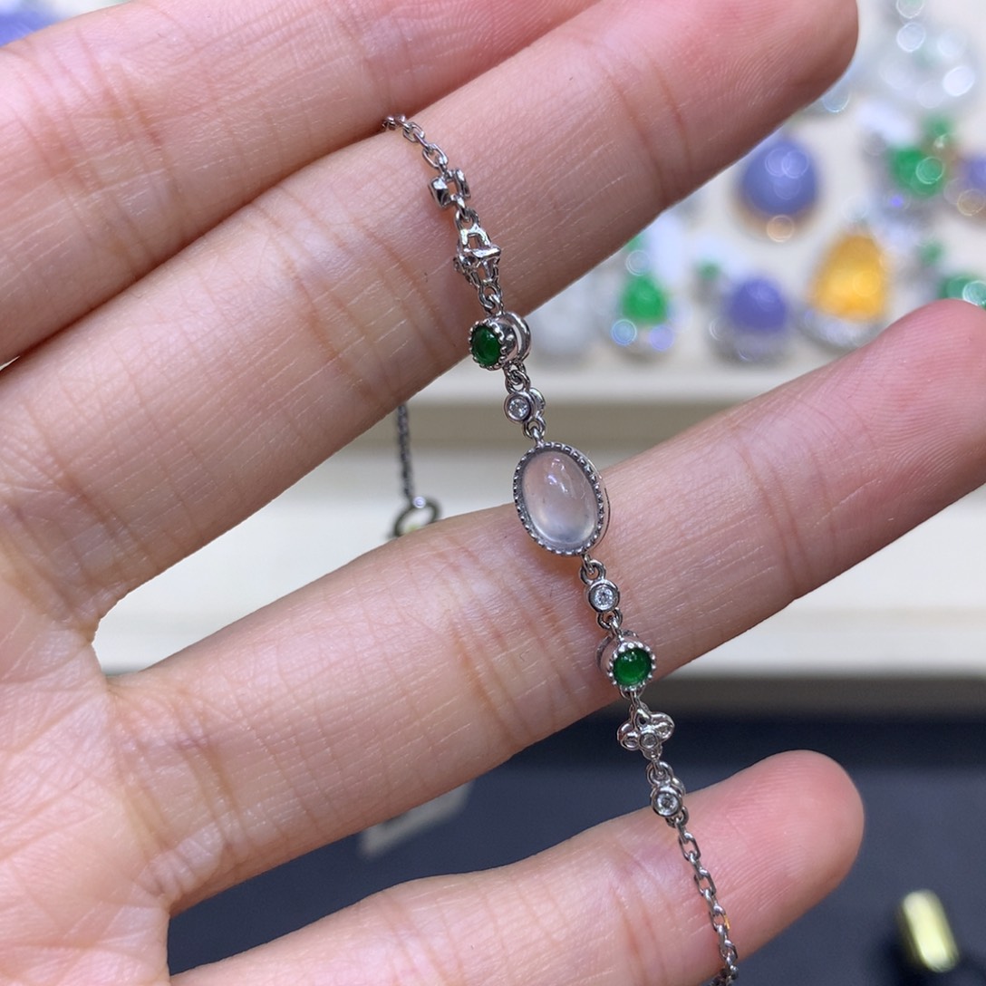 翡翠18K金镶嵌颈饰翡翠