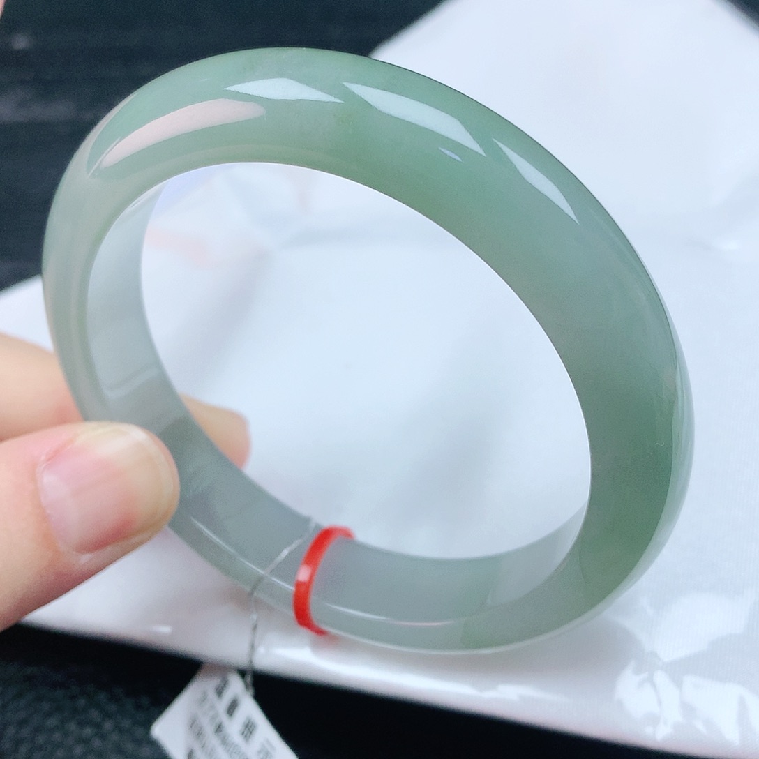 翡翠手镯未镶嵌58圈