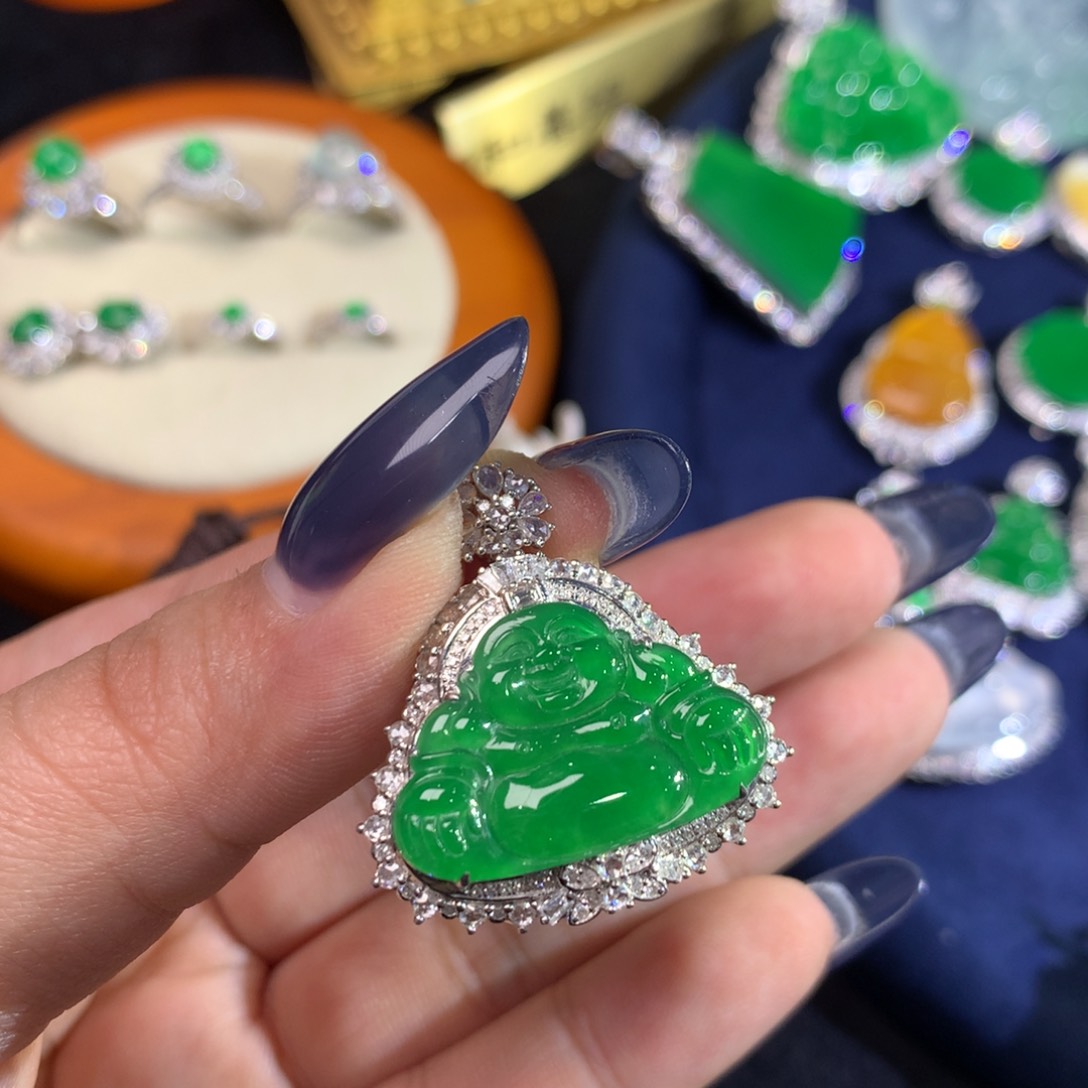 翡翠挂件18K金镶嵌佛公