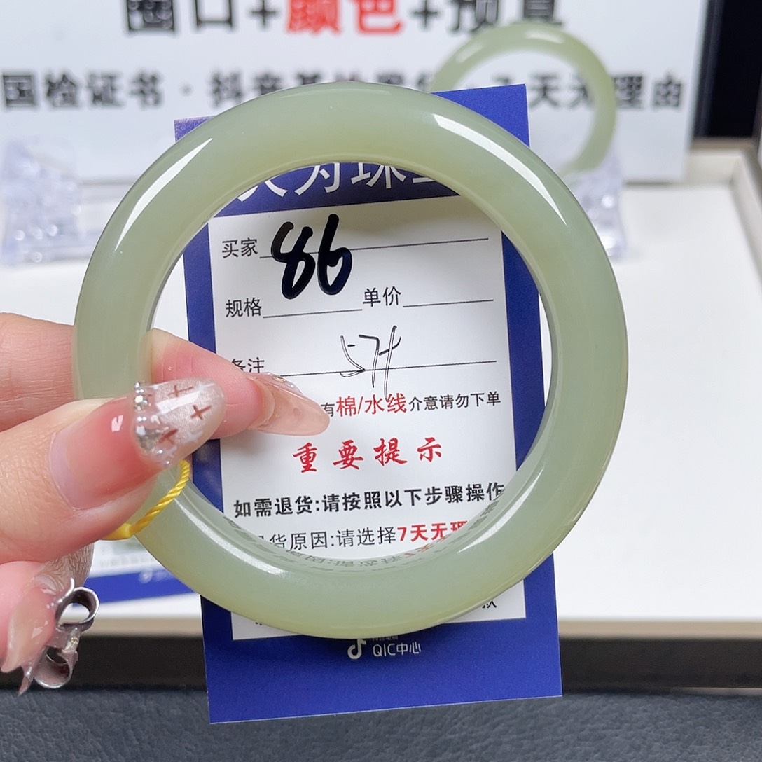 和田玉手镯未镶嵌明***好
