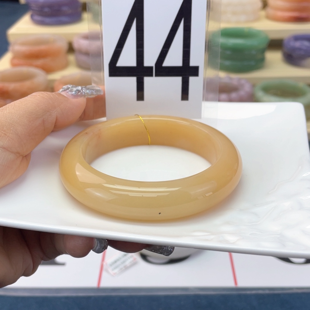 石英质玉未镶嵌手镯