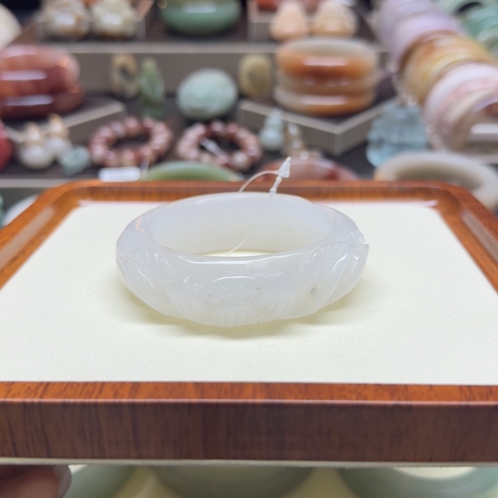 石英岩玉未镶嵌手镯