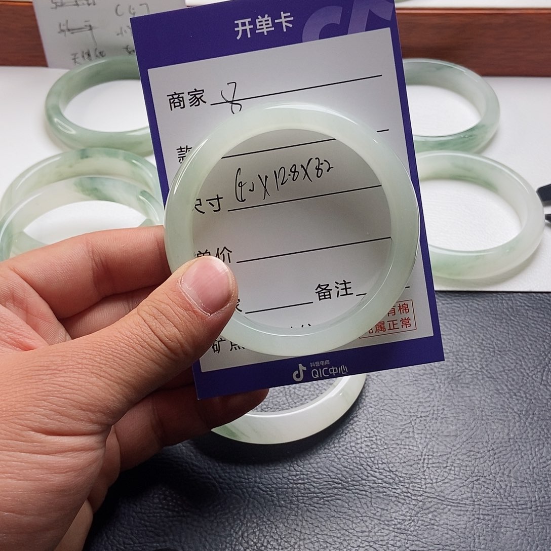 石英质玉手镯未镶嵌嗲*8