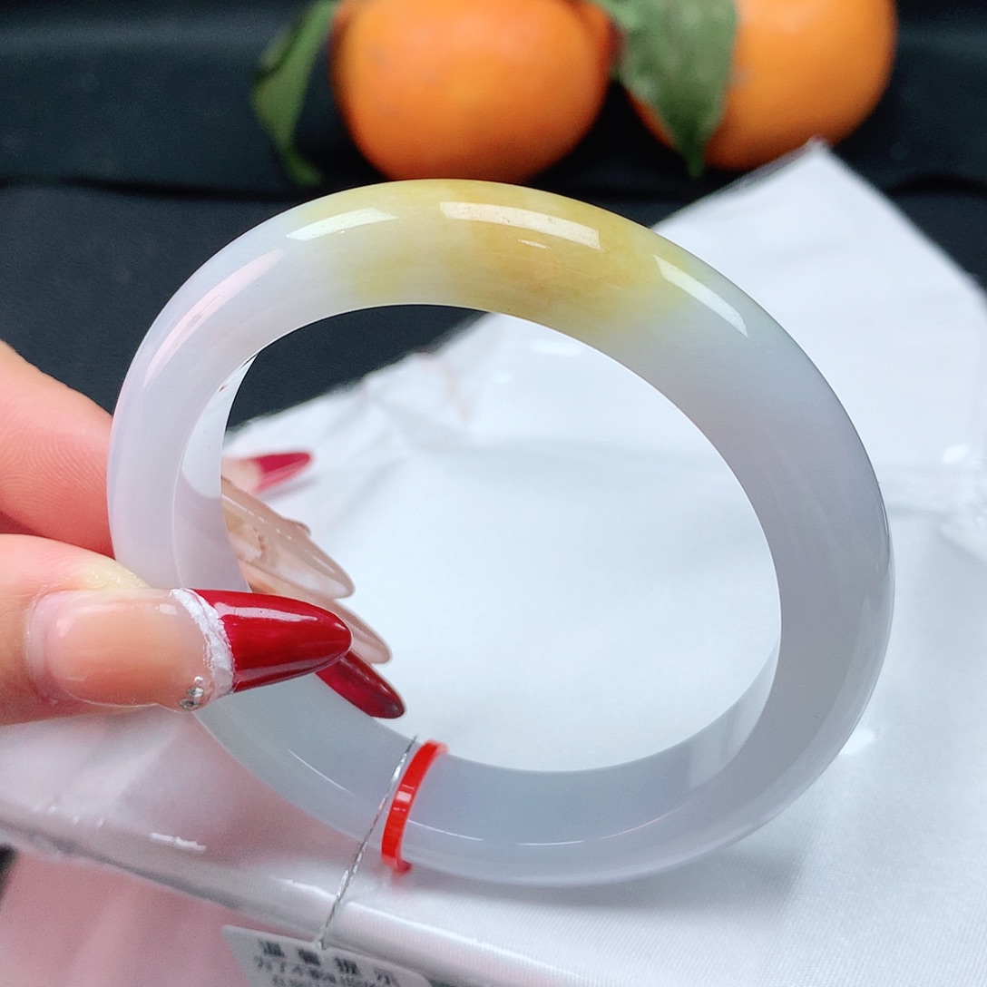 翡翠手镯未镶嵌56圈