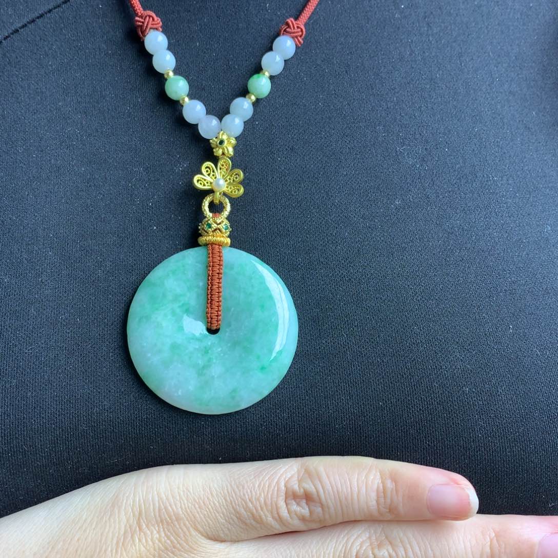 翡翠颈饰未镶嵌翡翠