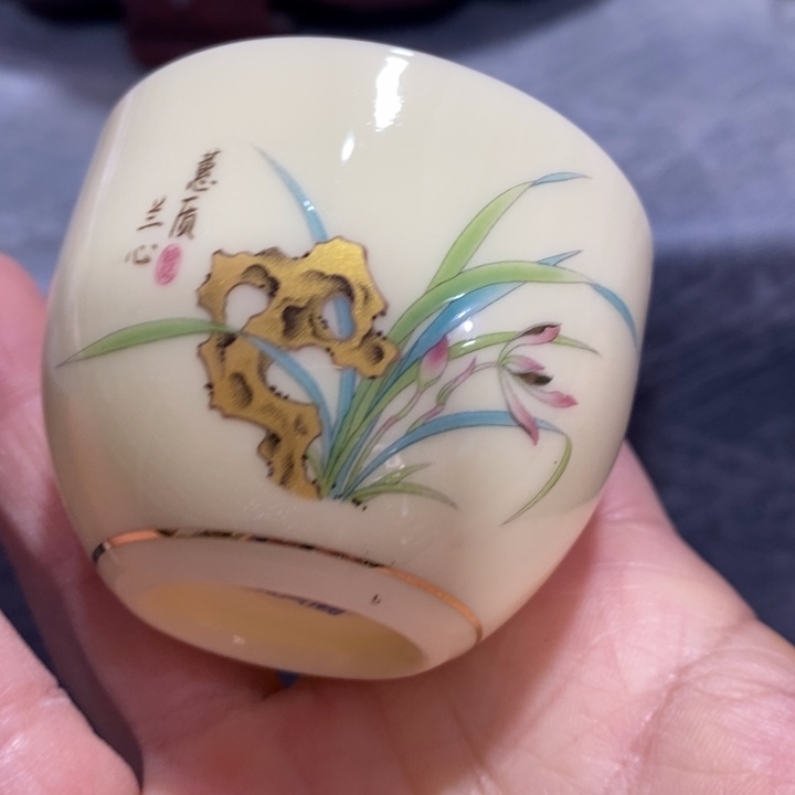 摆件瓷黄稀土描金兰花小杯