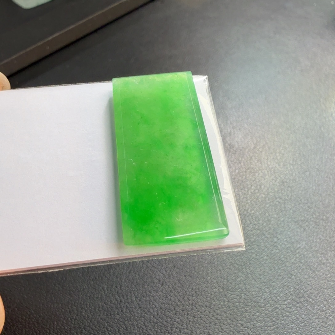 翡翠未镶嵌颈饰珠光宝气