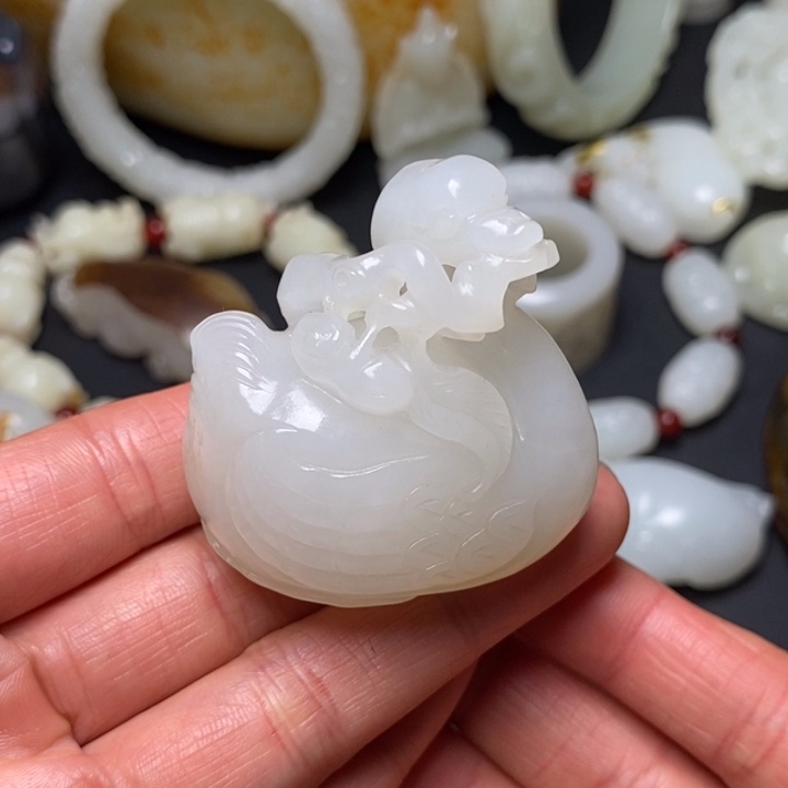 和田玉未镶嵌把件