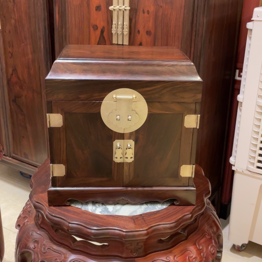 红酸枝木类成套家具