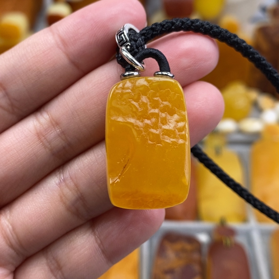 琥珀吊坠(赠链)未镶嵌