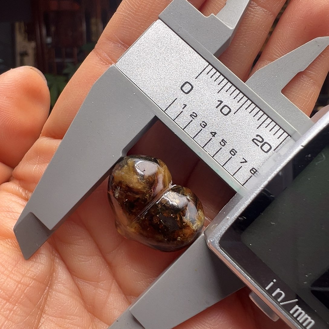 ***琥珀未镶嵌裸石抚顺琥珀30309