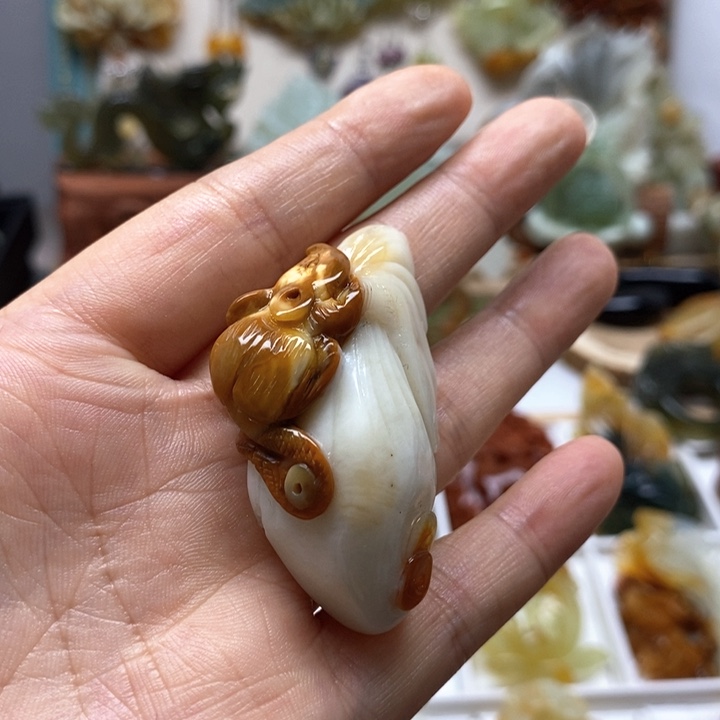 未镶嵌蛇纹石玉颈饰