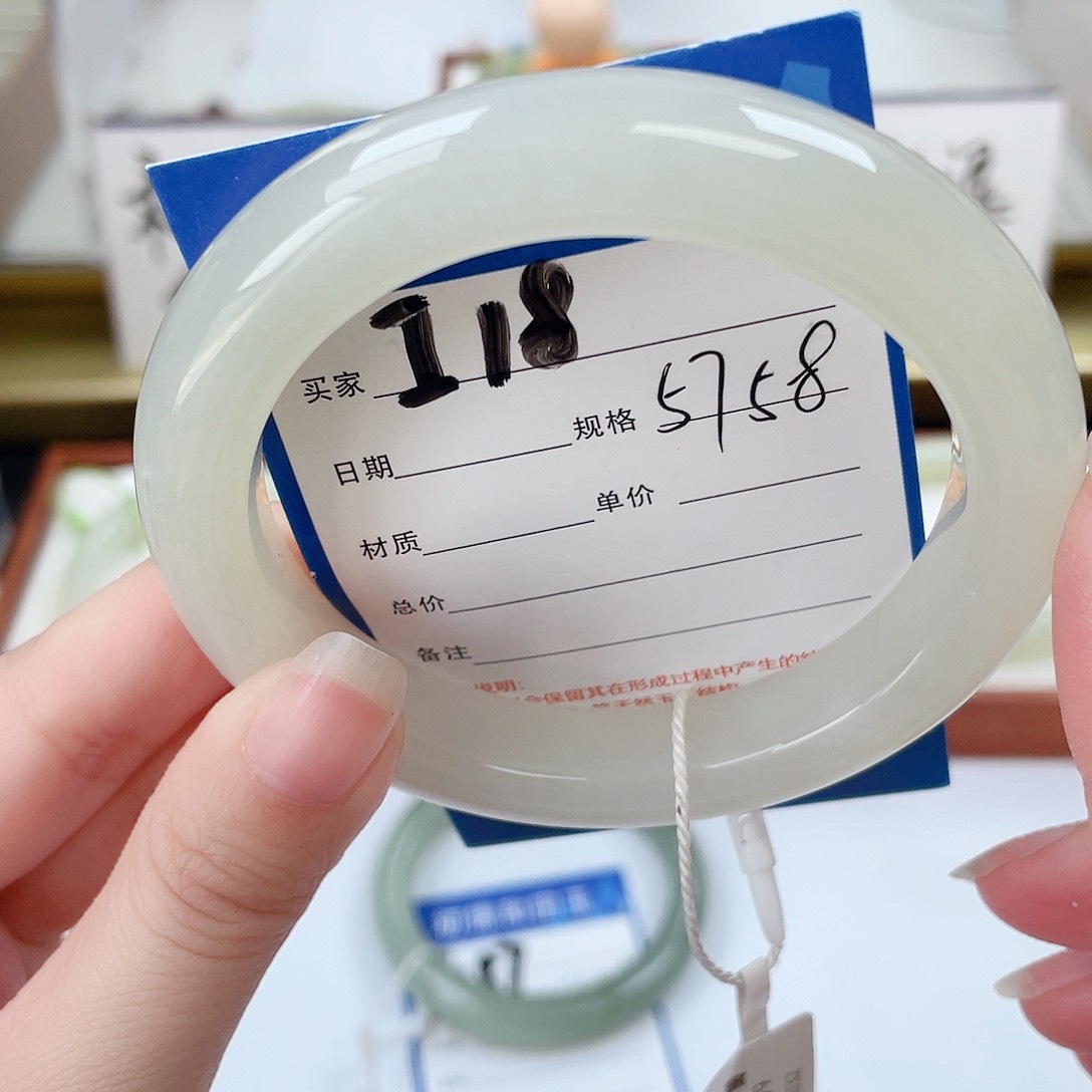 和田玉手镯未镶嵌