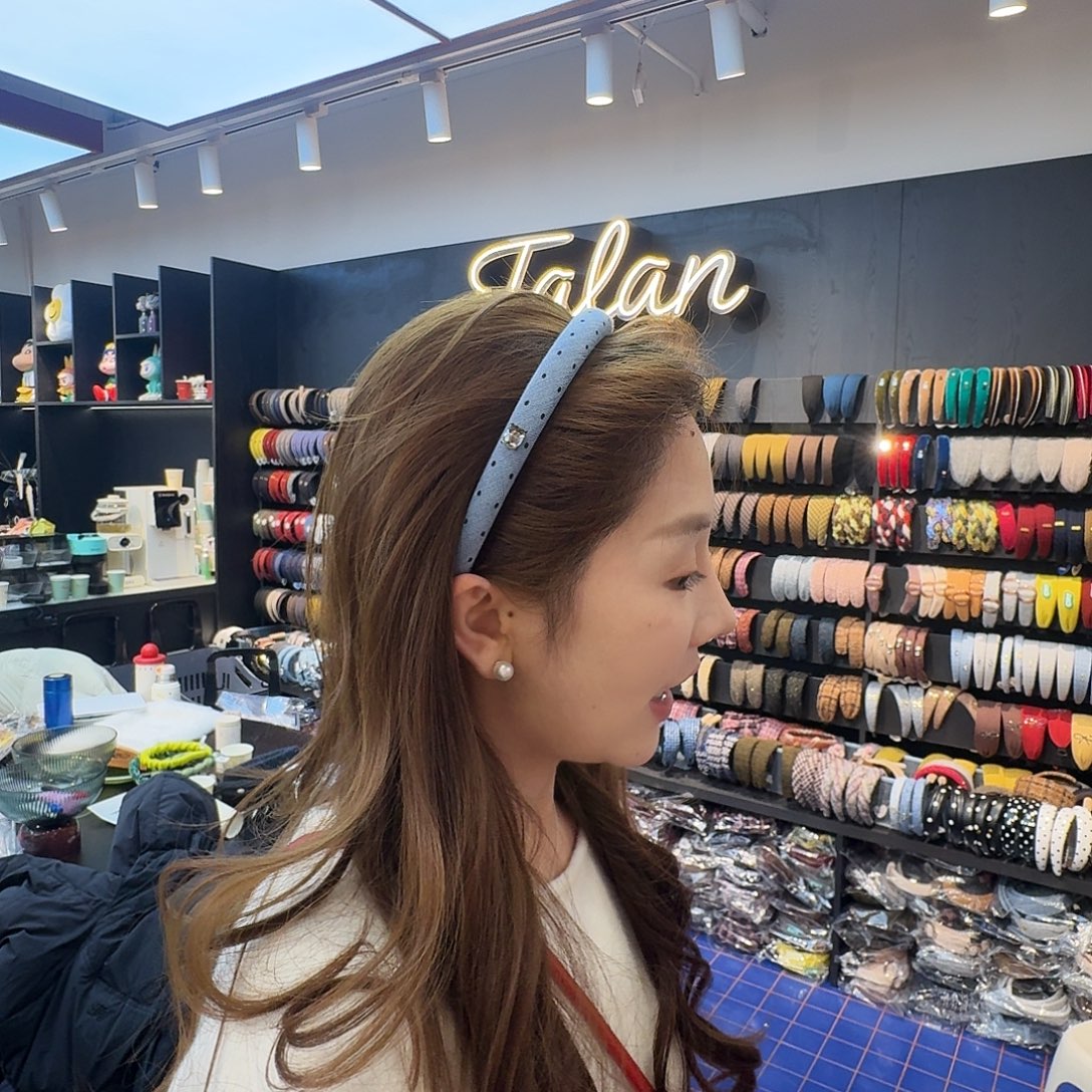 非金属浅蓝色发箍