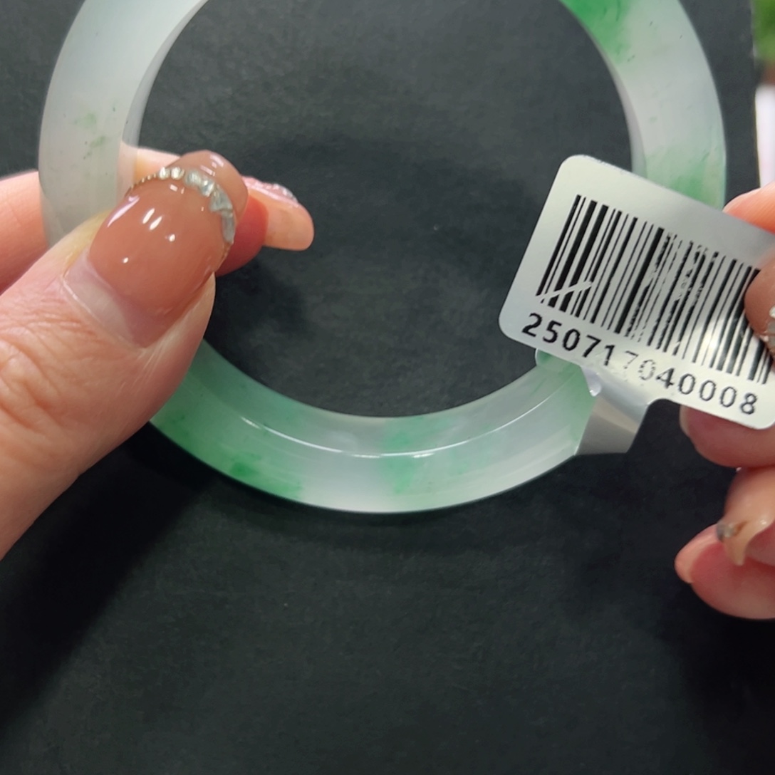 要***m石英质玉未镶嵌手镯