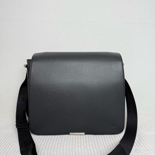 99新 LouisVuitton/路易威登 5269/男士经典黑色全皮邮差包