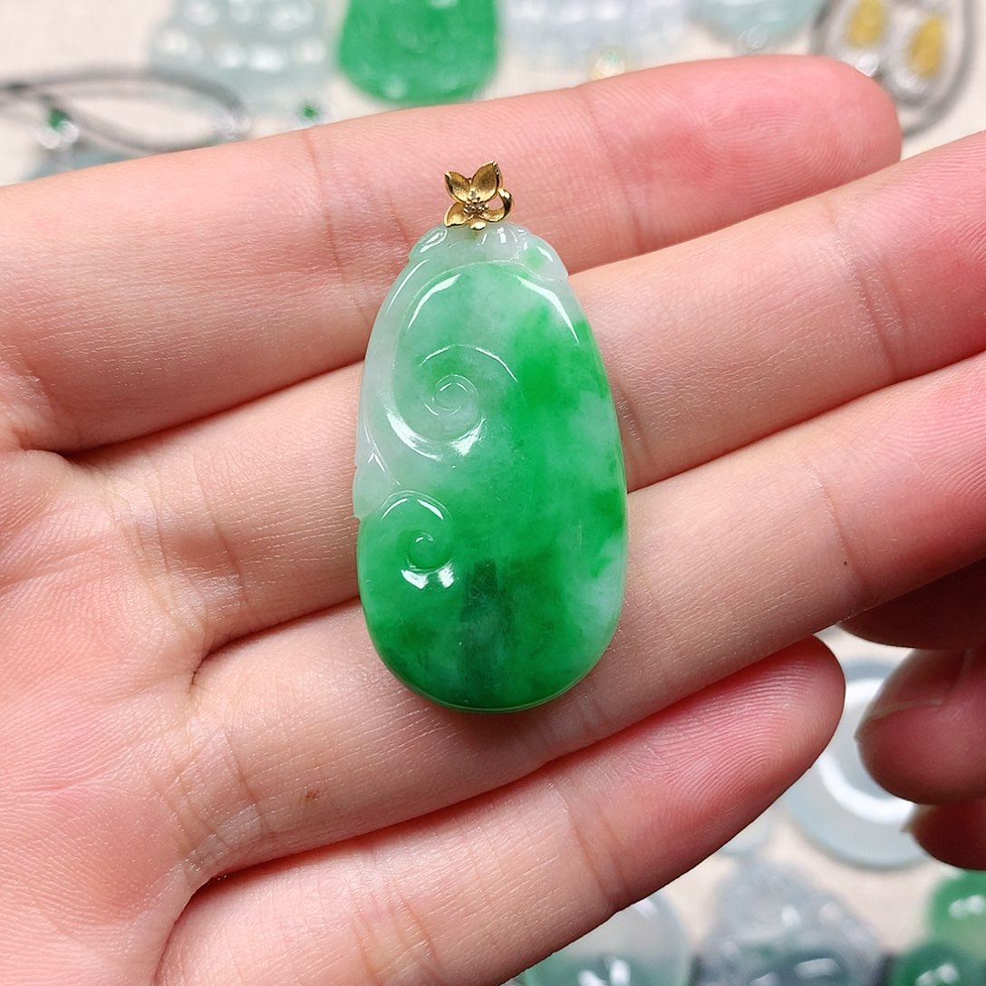 翡翠18K金镶嵌颈饰挂件