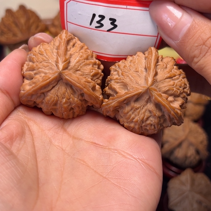 赵***赵文玩核桃吊坠40全品大尺盘山正奔133