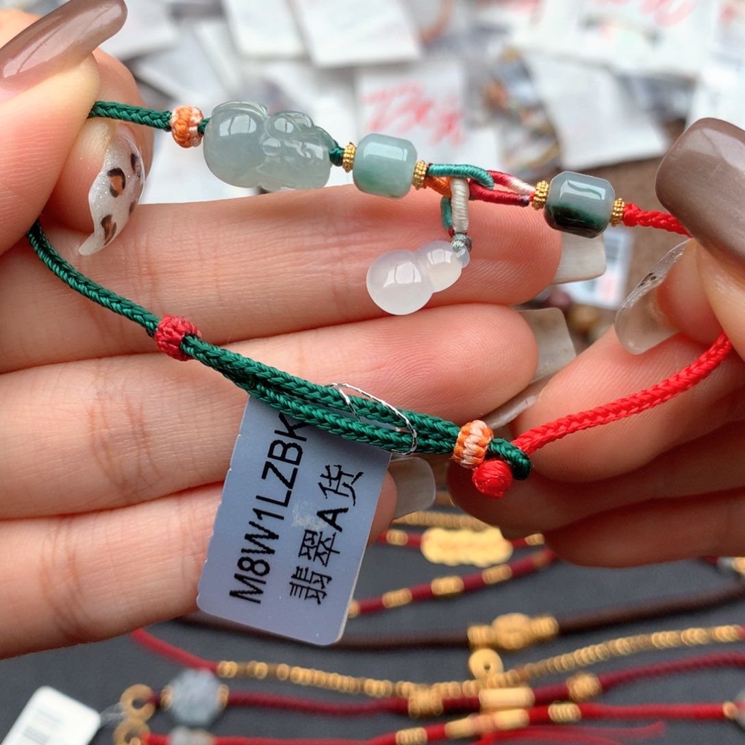 未镶嵌挂件翡翠….