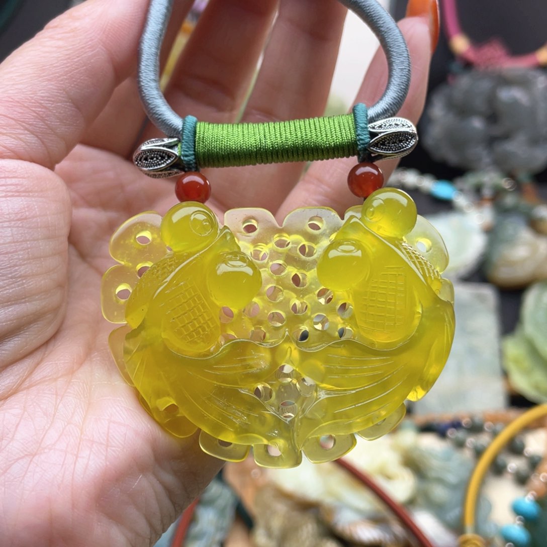 蛇纹石玉颈饰未镶嵌