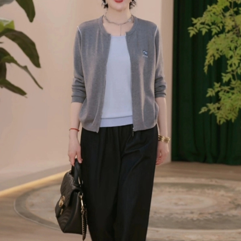 妈妈装春装针织衫2025新款洋气上衣服中年女装休闲假两件打底小衫