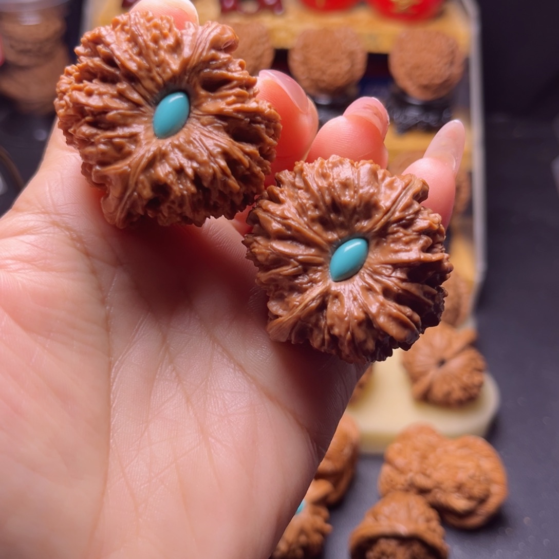 辉***腾文玩核桃吊坠老形名核137