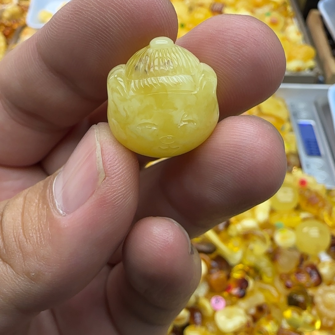 琥珀未镶嵌裸石3.06有瑕18×19×14