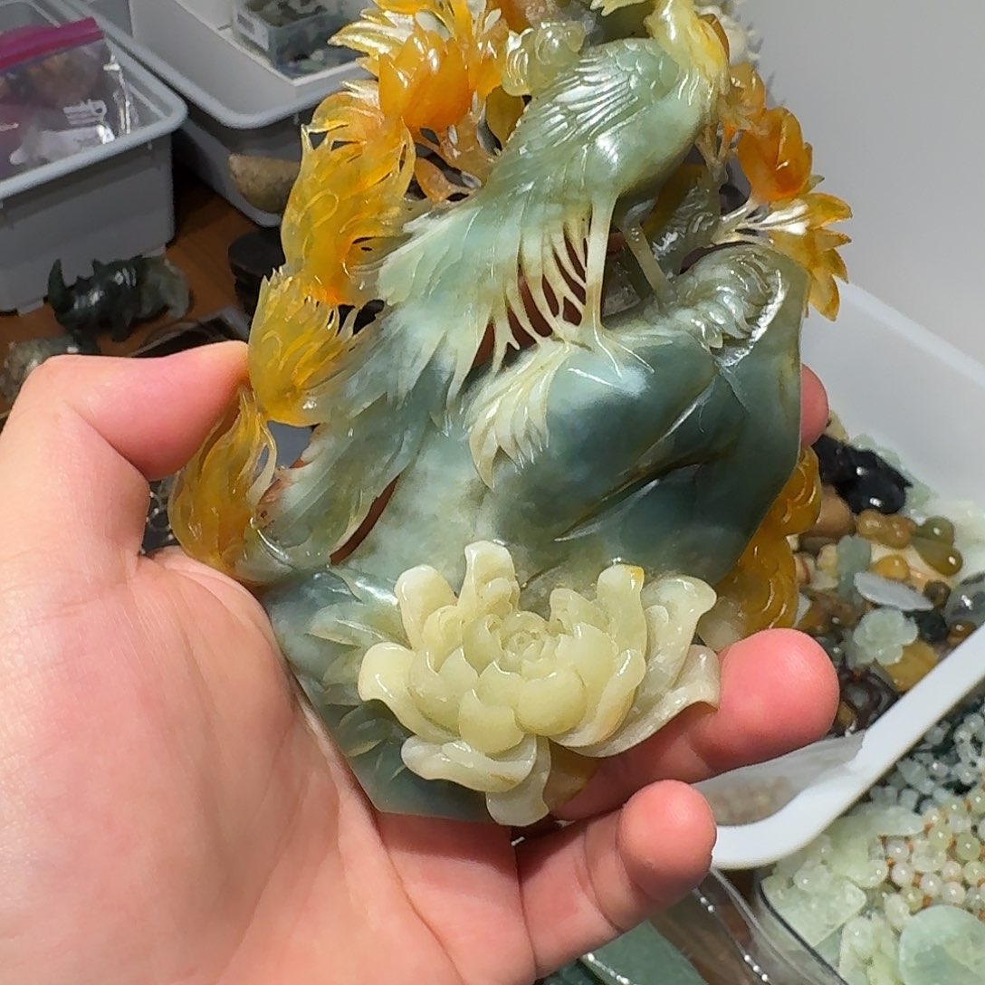 绯***迹蛇纹石玉未镶嵌摆件