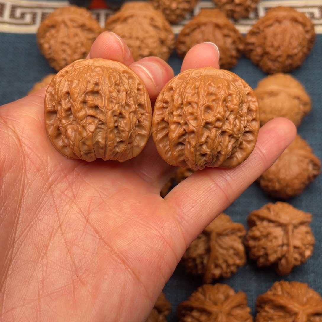 文玩核桃把件34全品血麒麟