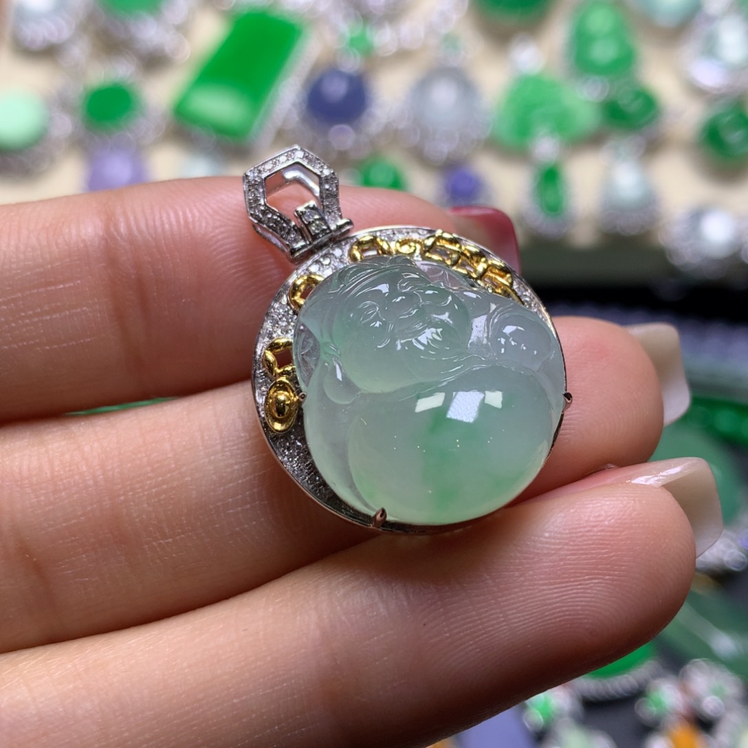 颈饰18K金镶嵌翡翠