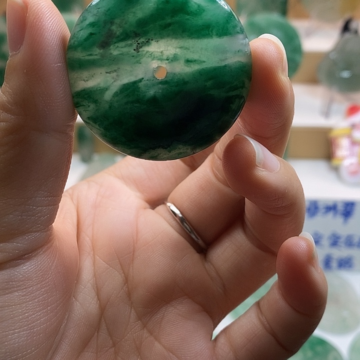 颈饰未镶嵌石英质玉非洲翠
