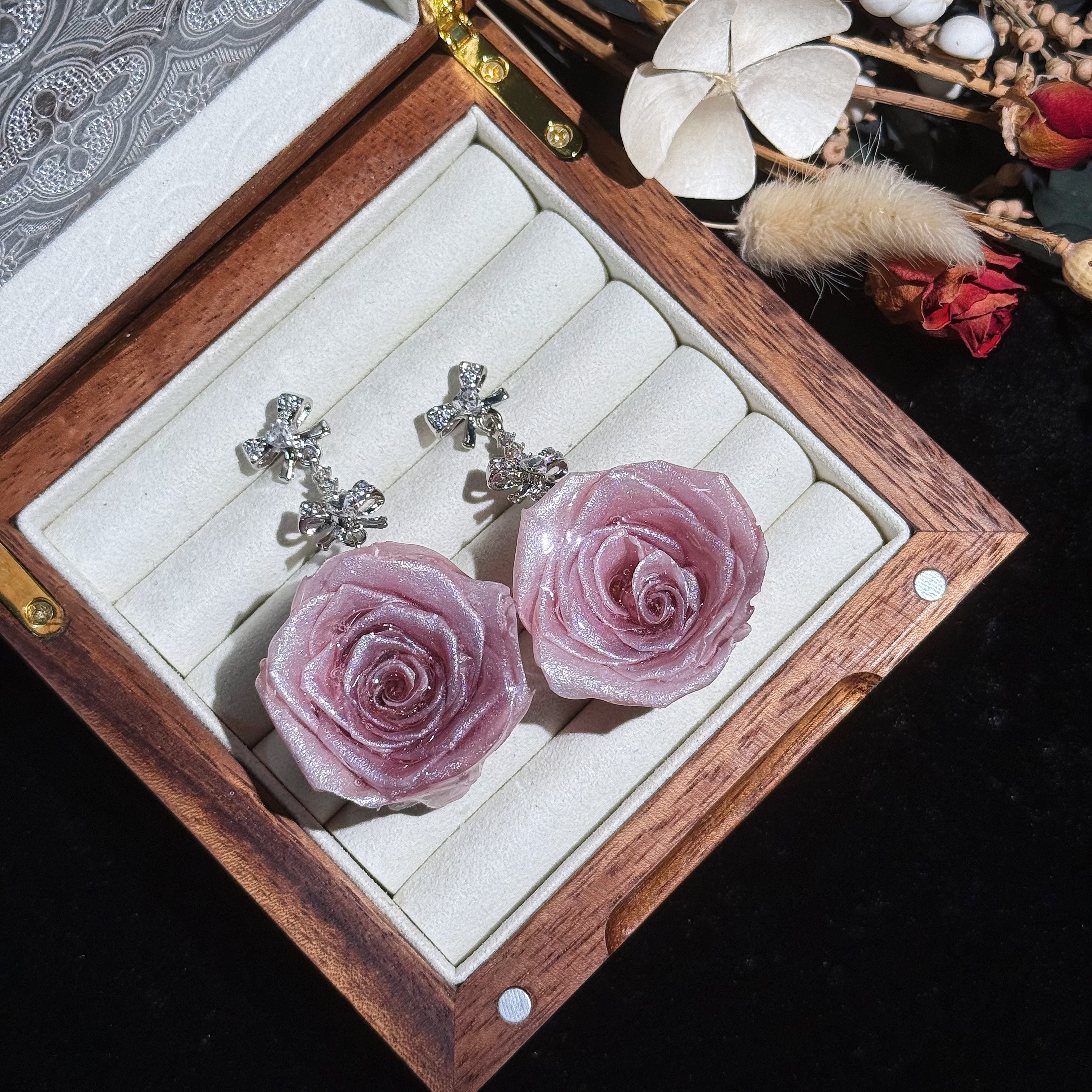 铜合金锆石耳饰 永生大玫瑰鲜花工艺耳饰 每一件都是手工制作百搭