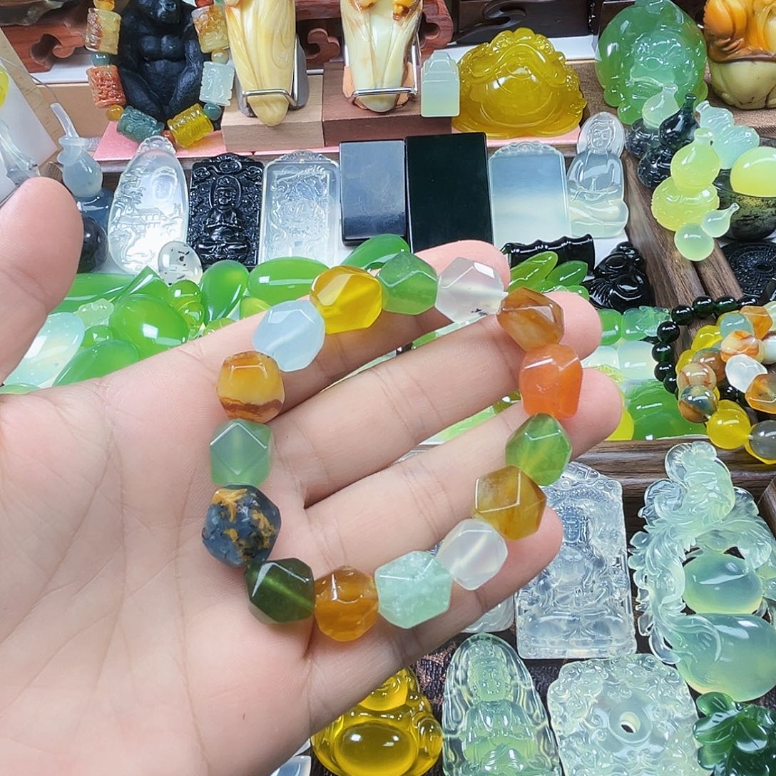 温***。岫玉未镶嵌吊坠(不含链)