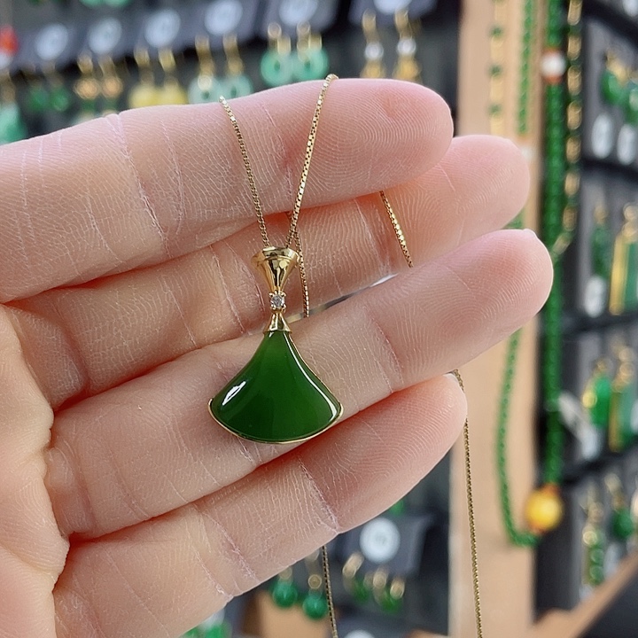 吊坠(赠链)18K金镶嵌和田玉