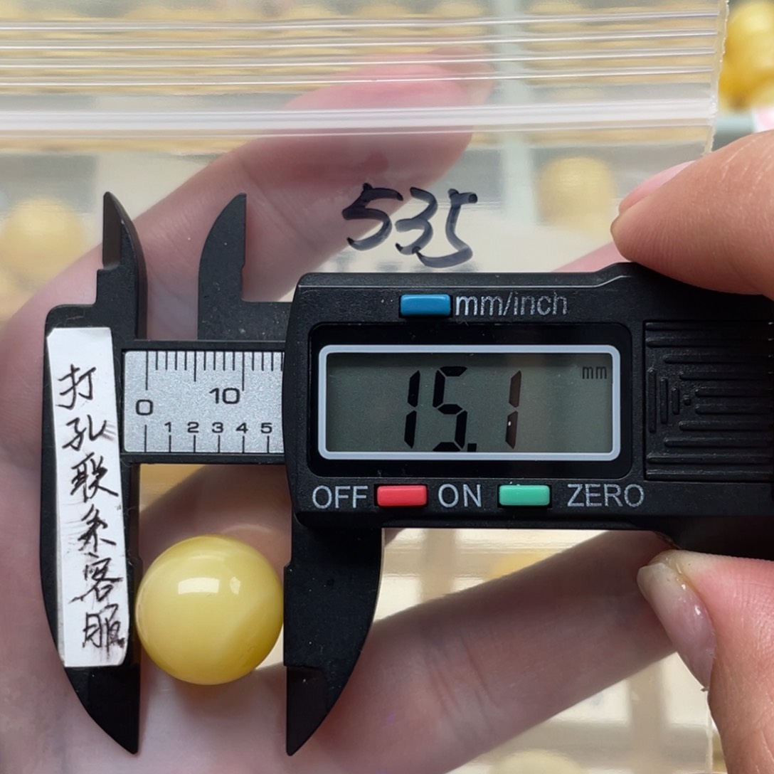 蜜蜡裸石未镶嵌乐**中蜜蜡