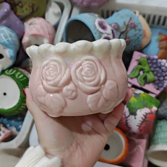 当场拍满15元发货不凑不发，花盆盆口不方不圆有针孔黑点是正常的，