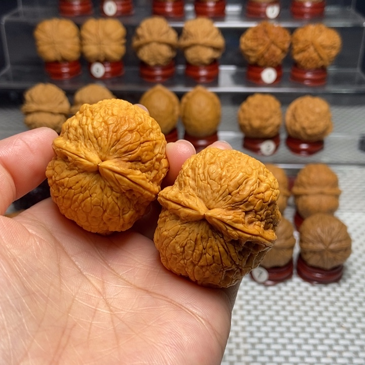 文玩核桃把件9金丝绣球