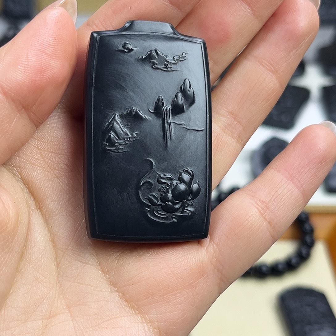 D***H和田玉（墨玉）未镶嵌颈饰35山水