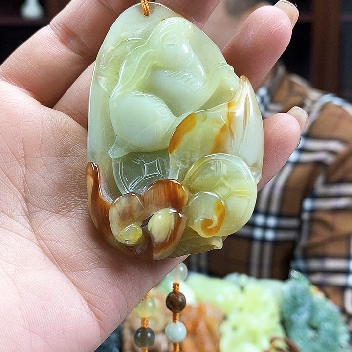 蛇纹石玉吊坠未镶嵌