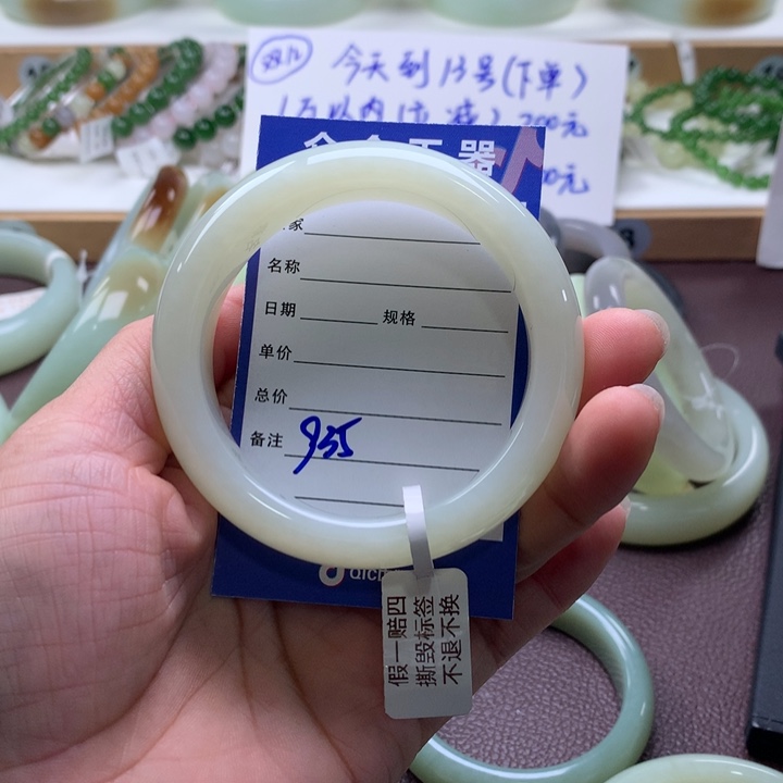 和田玉未镶嵌手镯