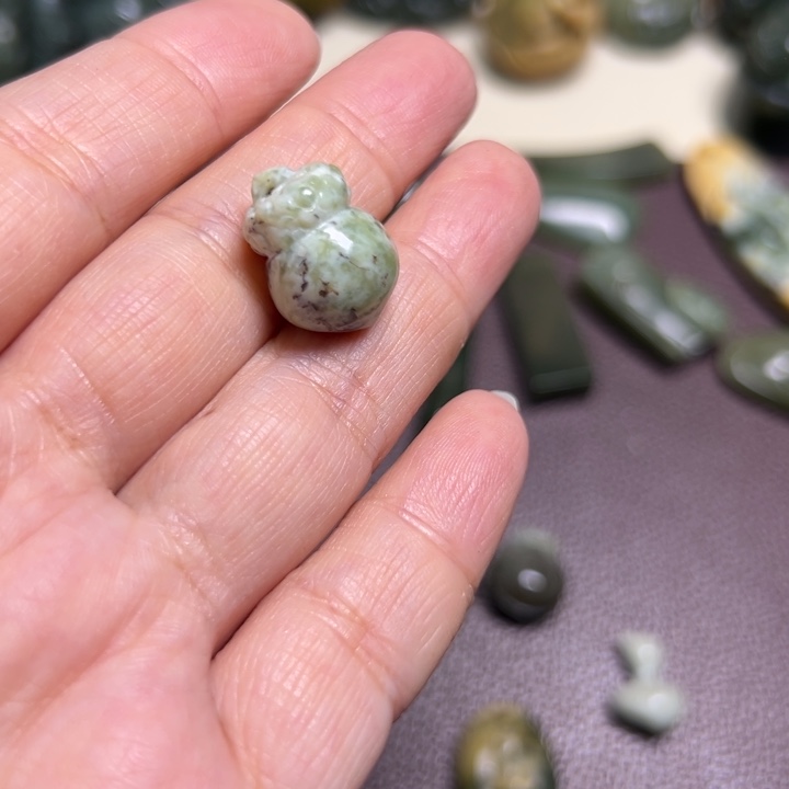 岫岩河磨玉（透闪石质玉）未镶嵌颈饰