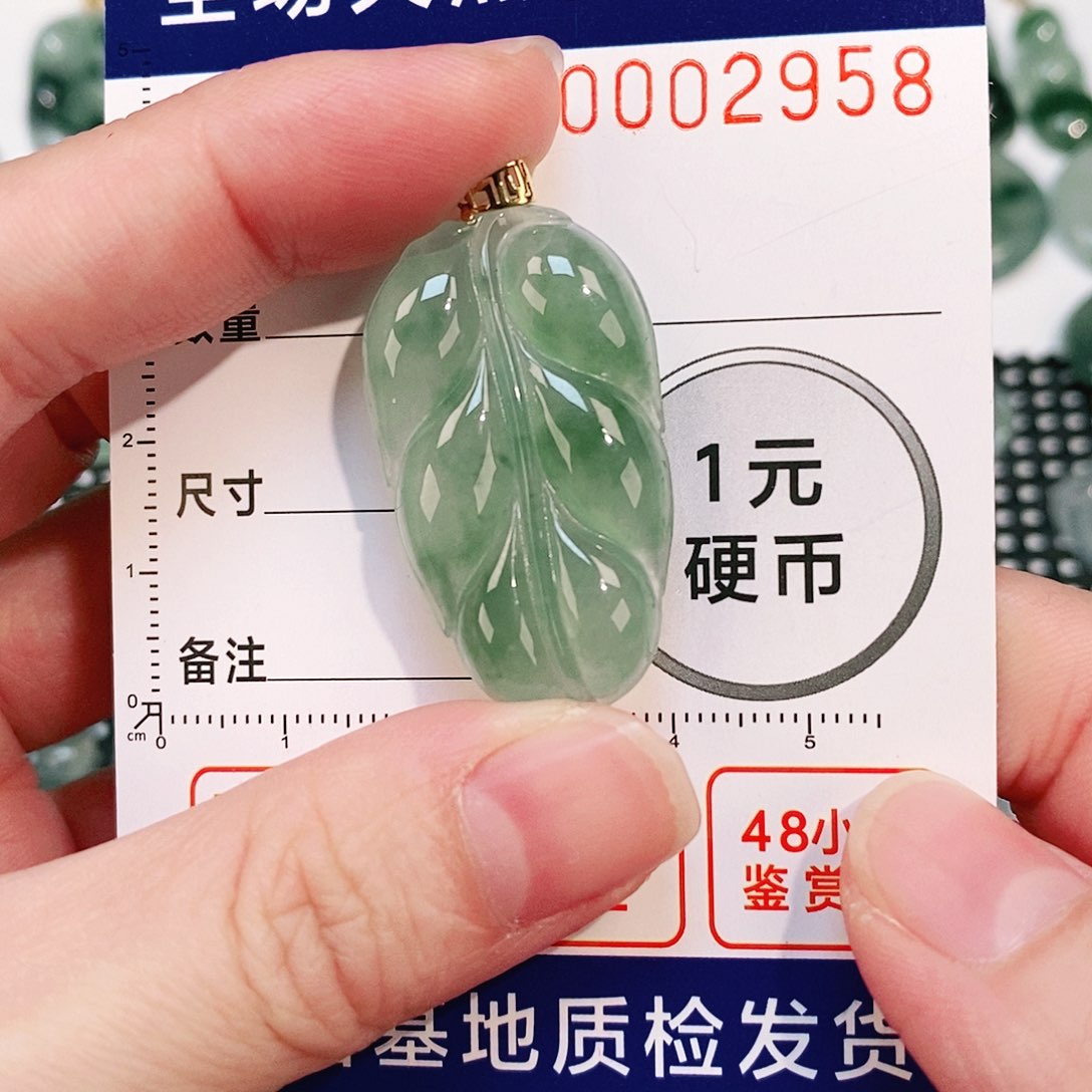 翡翠颈饰18K金镶嵌吊坠