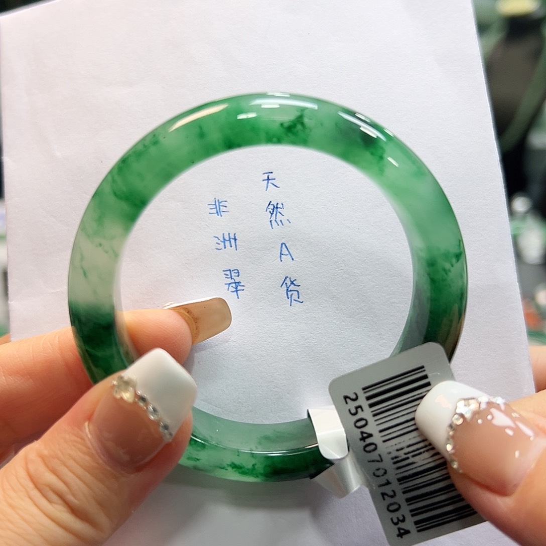 石英质玉（非洲翠）未镶嵌手镯