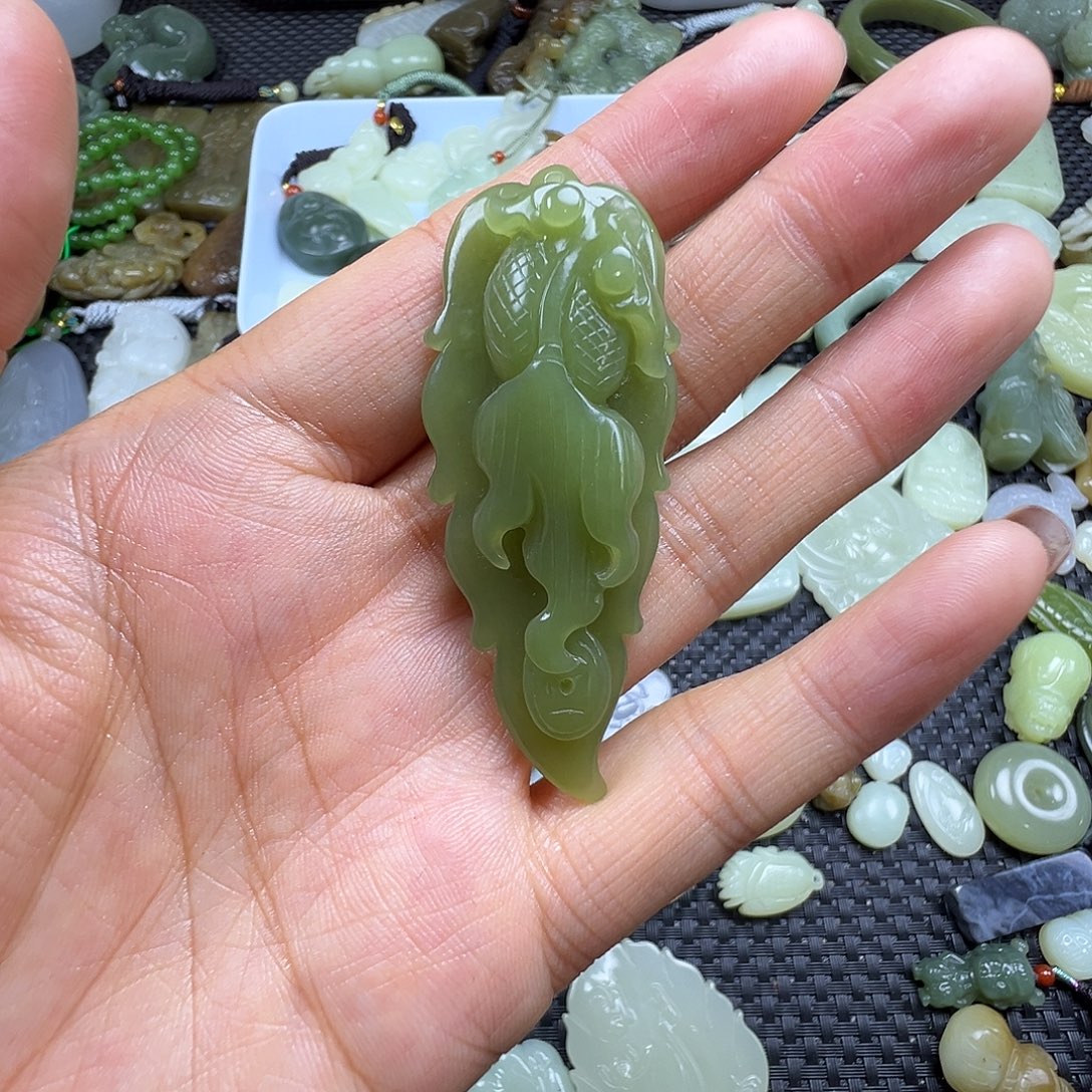 和田玉未镶嵌颈饰卡60