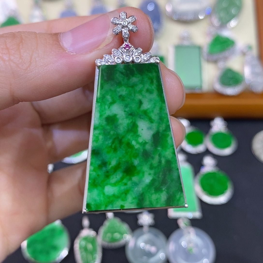 翡翠吊坠(不含链)18K金镶嵌