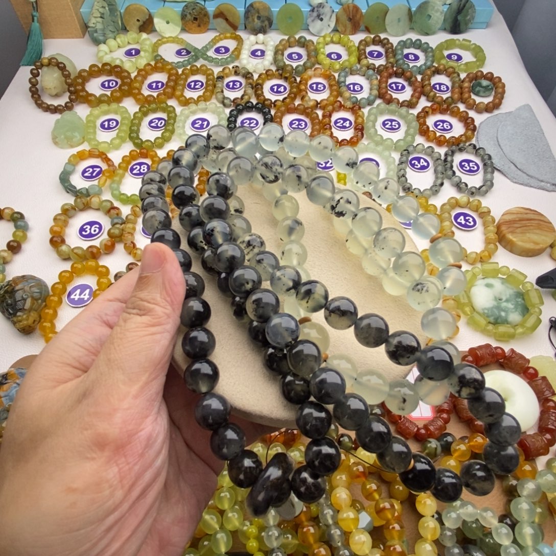 阿***布蛇纹石玉未镶嵌手串